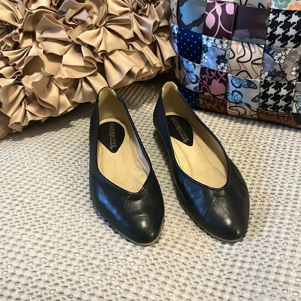 NATURALIZER Women’s Black Leather Wedge Low Heel Slip On Pointy Pump Shoes 7
